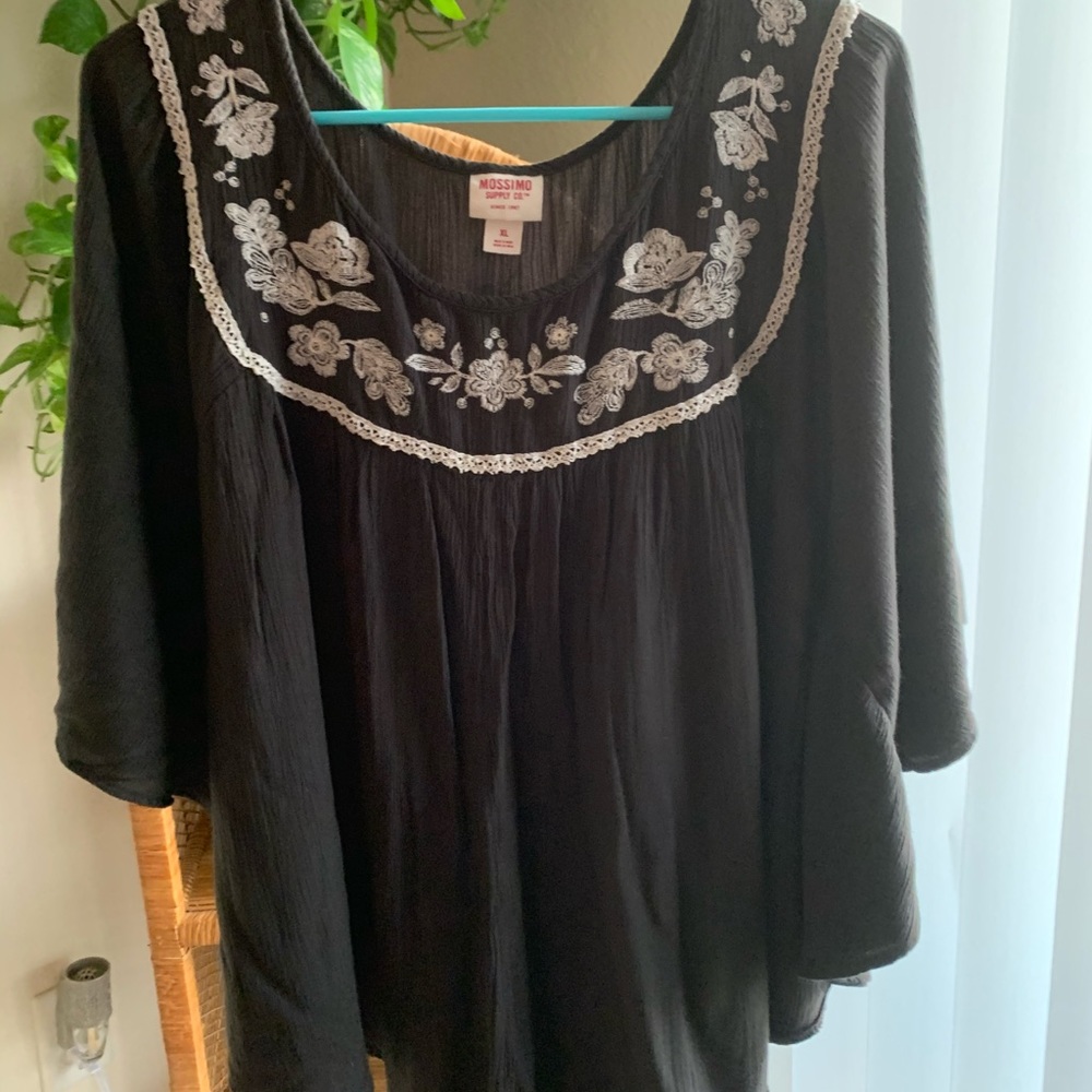 Flowy black top